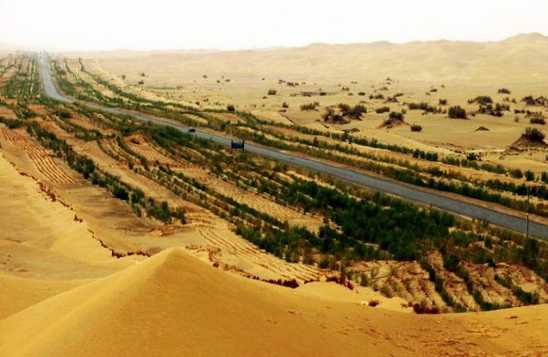 沙漠公路2.jpg 沙漠公路2.jpg